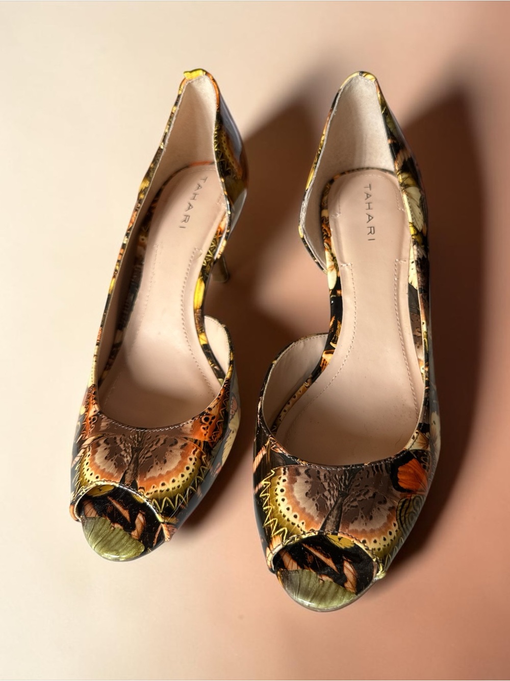TAHARI Womens Jessie d'Orsay Peep Toe Heels Faux Patent Butterfly Size: 8.5M